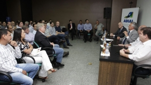 Caiado defende incentivos fiscais em reuniões com Adial e Fórum Empresarial